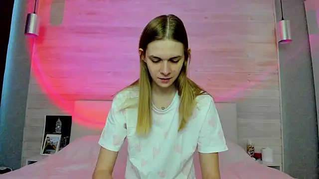 molly hunt  online show from 8, 4, 2026