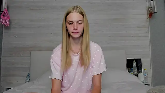 Snapshot of molly_hunt_ chatting on 22, 9, 2025 molly hunt online show from 22, 9, 2025