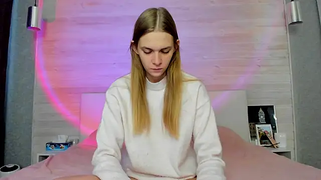 Snapshot of molly_hunt_ chatting on 18, 11, 2025 molly hunt online show from 18, 11, 2025