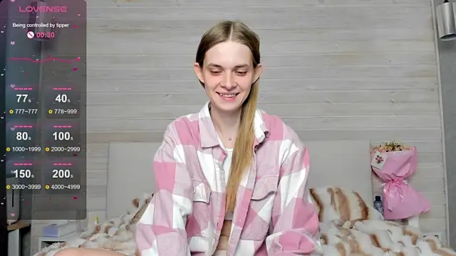 Snapshot of molly_hunt_ chatting on 8, 3, 2025 molly hunt online show from 8, 3, 2025