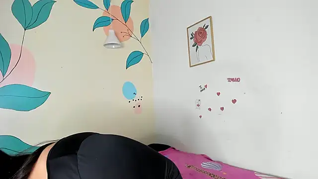 Snapshot of Alondra_zaaens chatting on 4, 3, 2025 Alondra zaaens online show from 4, 3, 2025