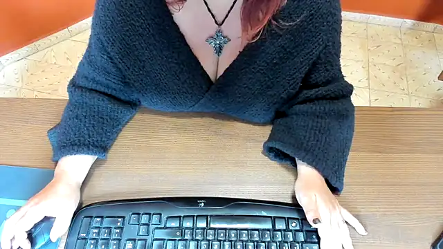 NikkiHolland online show from 8, 4, 2026