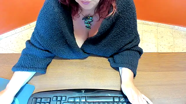 NikkiHolland online show from 10, 10, 2025