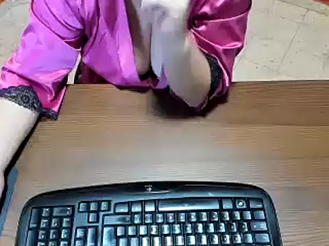 NikkiHolland online show from 2, 2, 2025