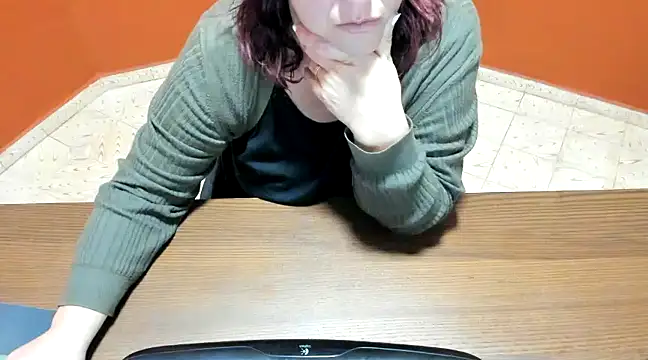 NikkiHolland online show from 18, 1, 2025