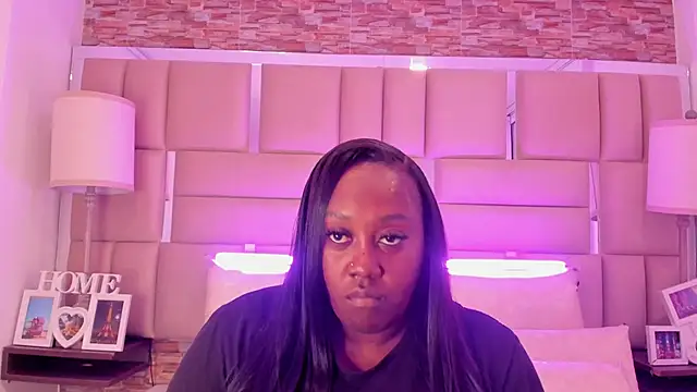 ShaniaBrownn online show from 7, 1, 2026