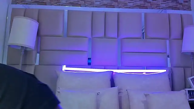 ShaniaBrownn online show from 28, 10, 2025