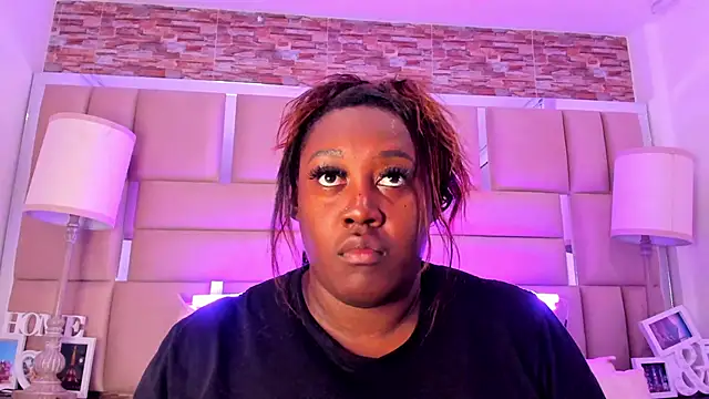 ShaniaBrownn online show from 21, 10, 2025