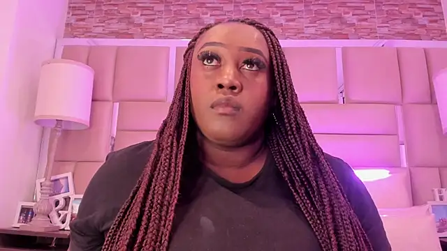 ShaniaBrownn online show from 8, 5, 2026