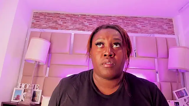 ShaniaBrownn online show from 2, 10, 2025