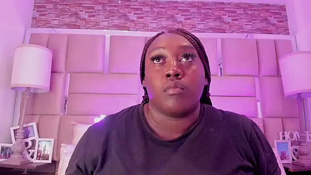 ShaniaBrownn online show from 26, 3, 2026