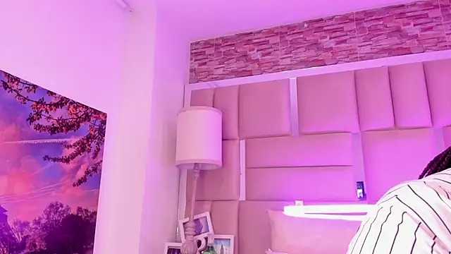 ShaniaBrownn online show from 15, 5, 2026