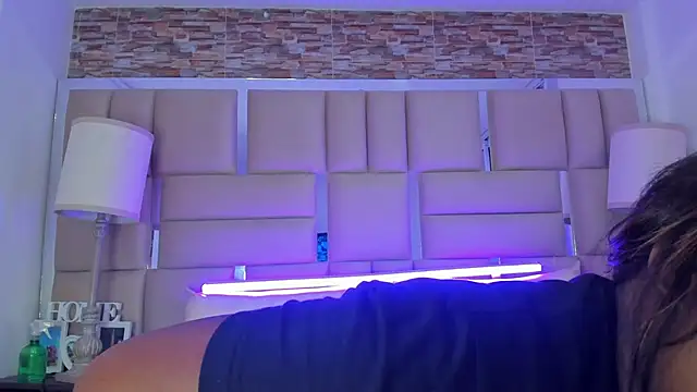 ShaniaBrownn online show from 10, 10, 2025