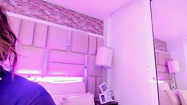 ShaniaBrownn online show from 18, 10, 2025