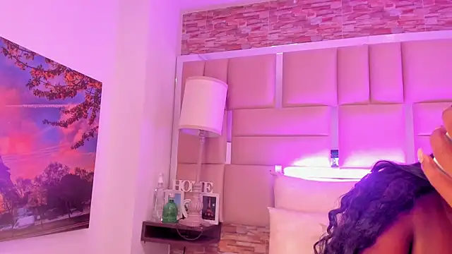 ShaniaBrownn online show from 21, 11, 2025