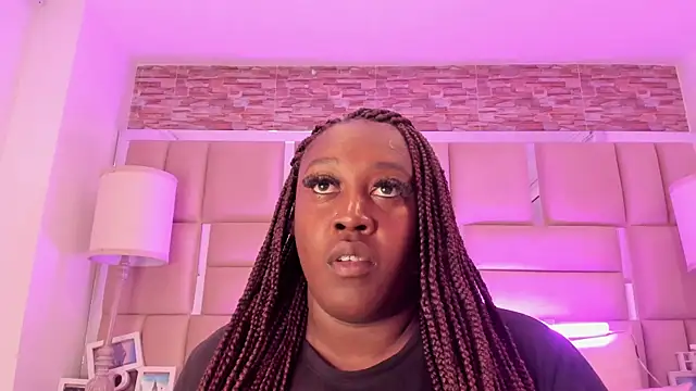 ShaniaBrownn online show from 12, 5, 2026