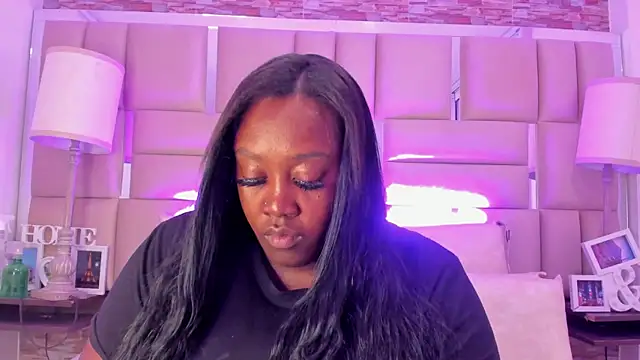 ShaniaBrownn online show from 11, 11, 2025