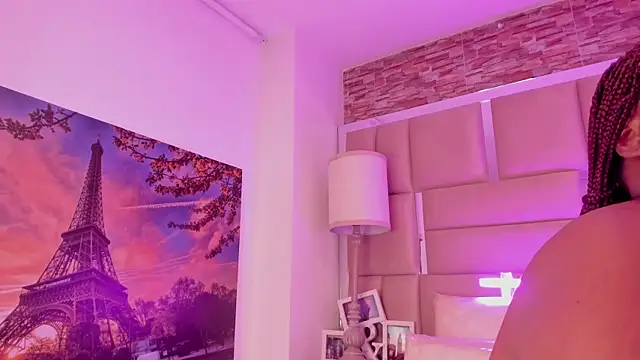 ShaniaBrownn online show from 11, 4, 2026