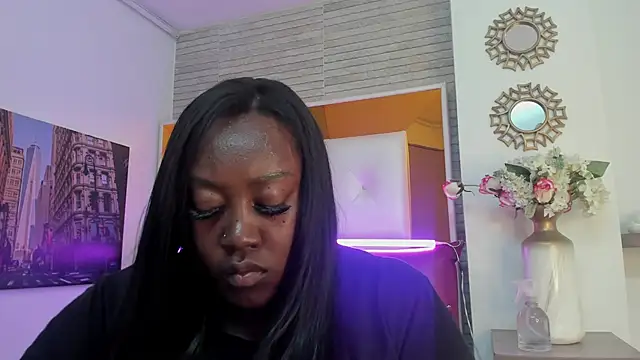 ShaniaBrownn online show from 4, 11, 2025