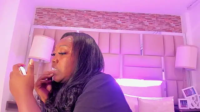 ShaniaBrownn online show from 20, 11, 2025