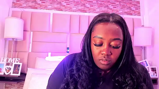 ShaniaBrownn online show from 22, 12, 2025