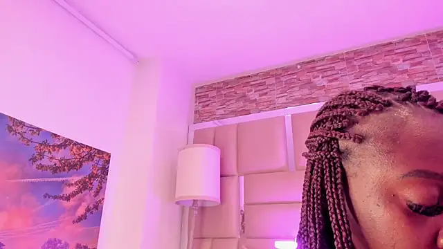 ShaniaBrownn online show from 11, 5, 2026