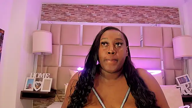 ShaniaBrownn online show from 14, 2, 2026