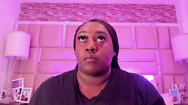 ShaniaBrownn online show from 23, 4, 2026