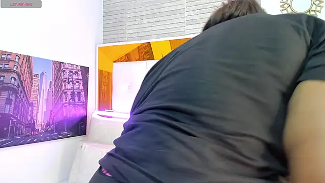 ShaniaBrownn online show from 24, 10, 2025