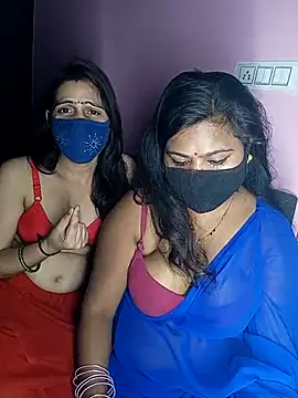 Snapshot of cutee__crazy chatting on 7, 10, 2025 cutee crazy online show from 7, 10, 2025