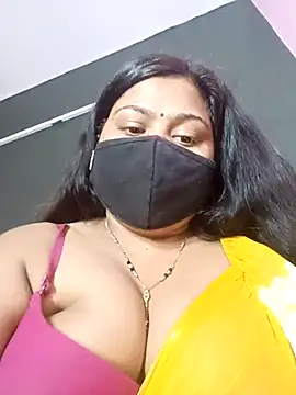 Snapshot of cutee__crazy chatting on 8, 10, 2025 cutee crazy online show from 8, 10, 2025