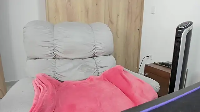 xspecialoomx online show from 15, 4, 2026