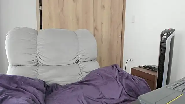 xspecialoomx online show from 10, 4, 2026