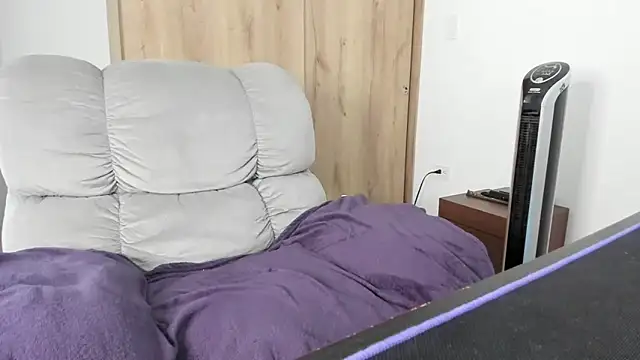 xspecialoomx online show from 13, 4, 2026