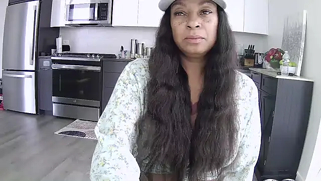 Snapshot of MSweetLindaParks chatting on 6, 8, 2026 MSweetLindaParks online show from 6, 8, 2026