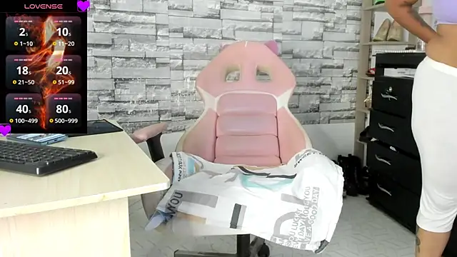 Snapshot of hot-timefun chatting on 10, 6, 2026 hot-timefun online show from 10, 6, 2026