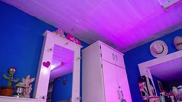 Lunahoney1 online show from 18, 10, 2025