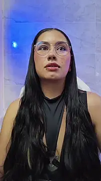 Snapshot of LauraRuiz1 chatting on 21, 5, 2026 LauraRuiz1 online show from 21, 5, 2026