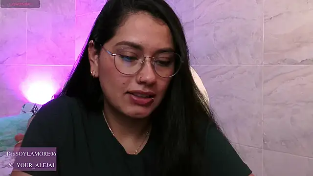 Snapshot of LauraRuiz1 chatting on 8, 6, 2026 LauraRuiz1 online show from 8, 6, 2026