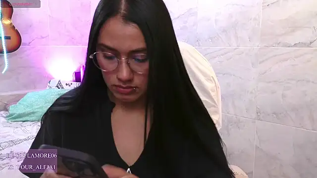 Snapshot of LauraRuiz1 chatting on 2, 6, 2026 LauraRuiz1 online show from 2, 6, 2026