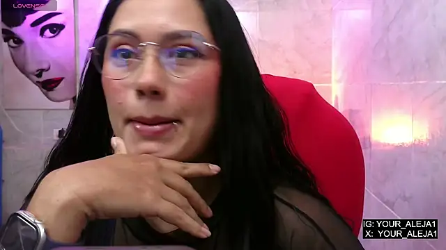 LauraRuiz1 online show from 13, 5, 2026
