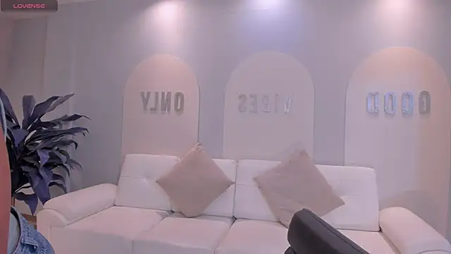 ToriCrossX online show from 6, 10, 2025