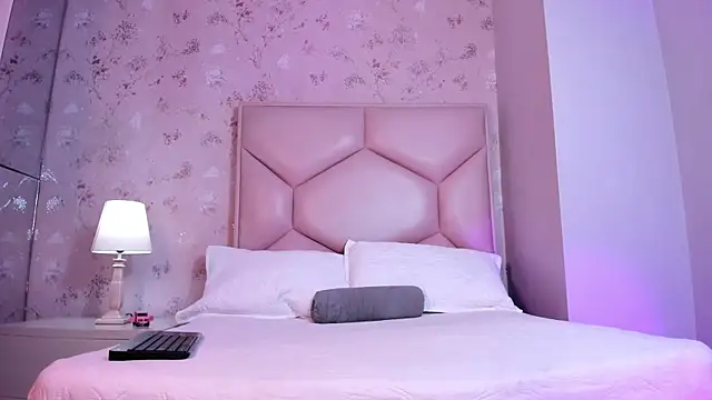 ambar sullivan online show from 4, 12, 2025