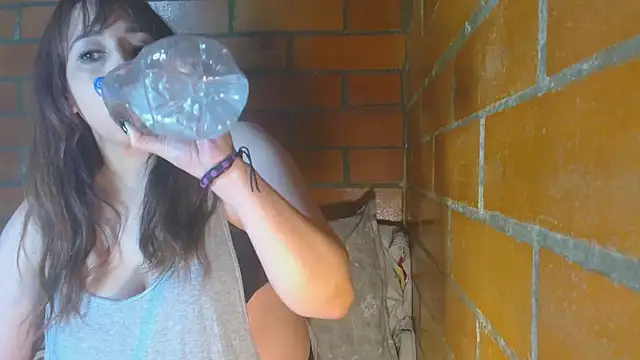 jenniferS  online show from 9, 3, 2025