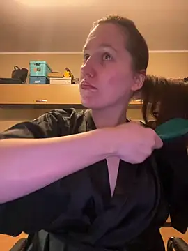 Nicole-Ray online show from 22, 3, 2025