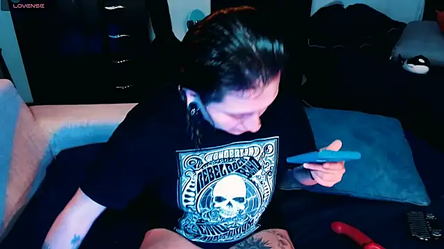 Marieblueeyes online show from 6, 10, 2025