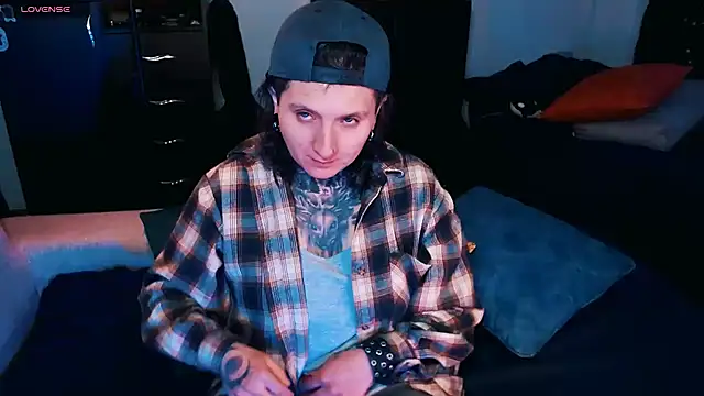 Marieblueeyes online show from 5, 10, 2025