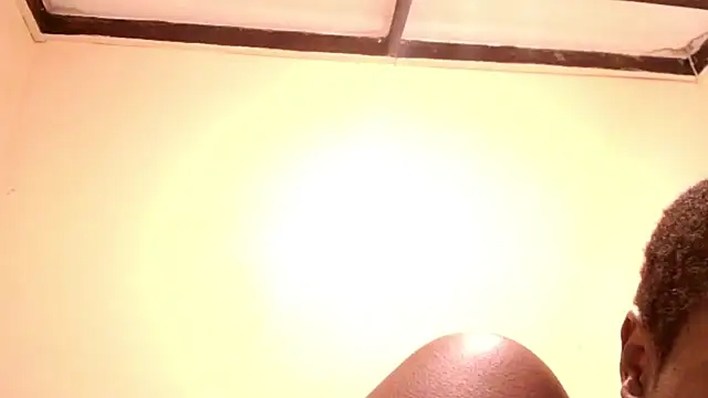 Snapshot of Queen_BootyXXX chatting on 8, 7, 2026 Queen BootyXXX online show from 8, 7, 2026