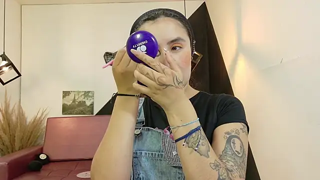 Perla Campbell online show from 15, 10, 2025