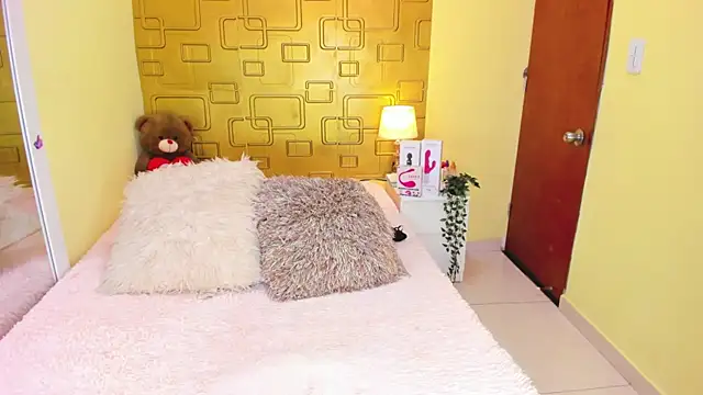 Julia Haye online show from 9, 10, 2025